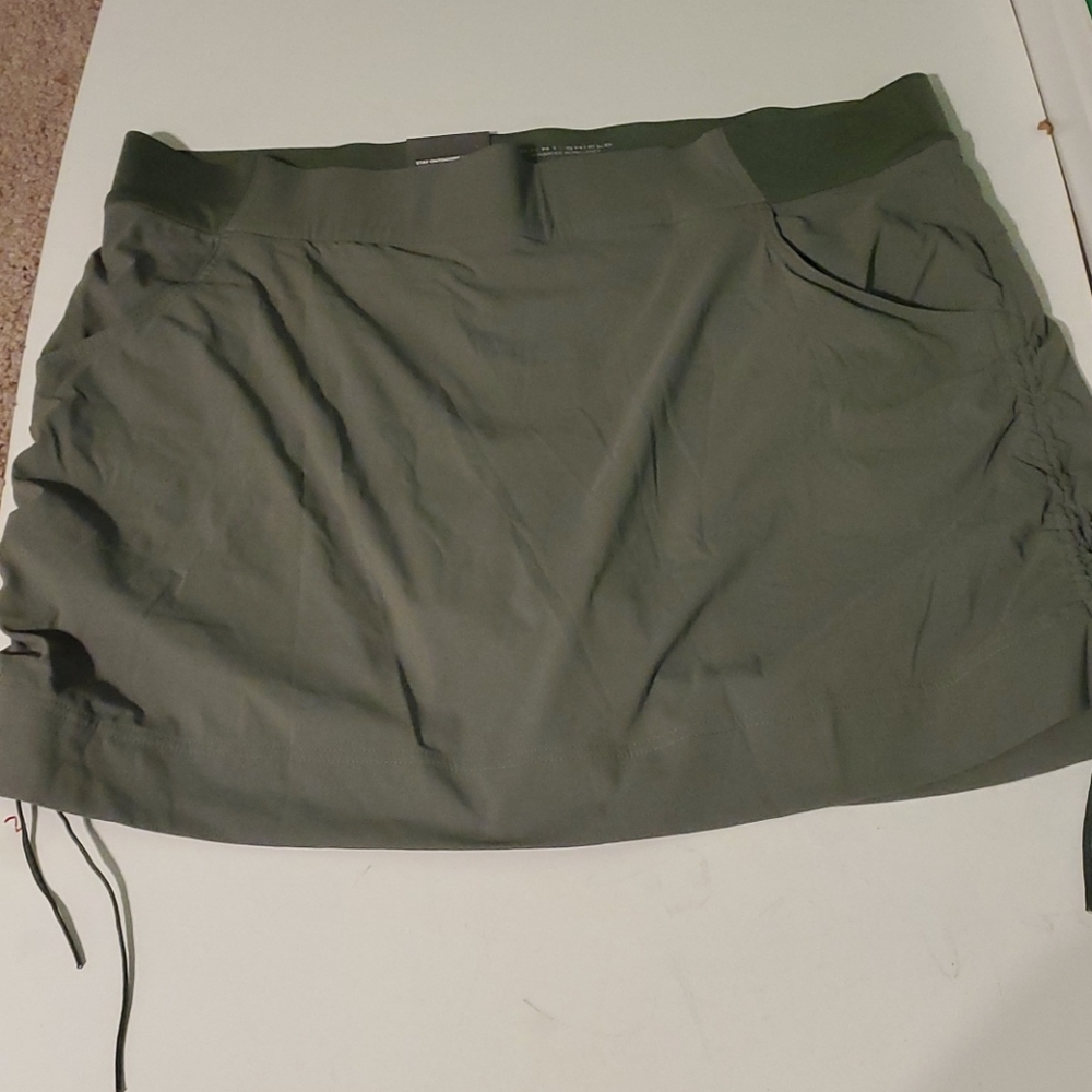 New Columbia omni-sheild women's 1X olive green skort
